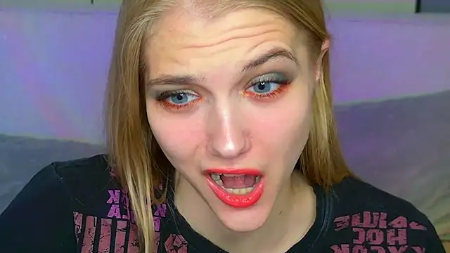 4example_Chloe webcam