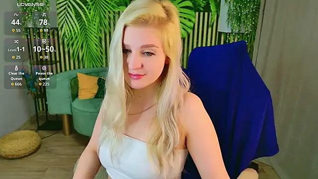 cold_blondie webcam