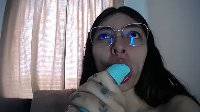 lessliee22_ - Lessliee22_'s free webcam - UK Sex Cams