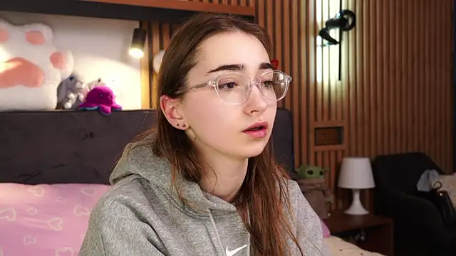 pollybeev - PollyBeev's free webcam - UK Sex Cams