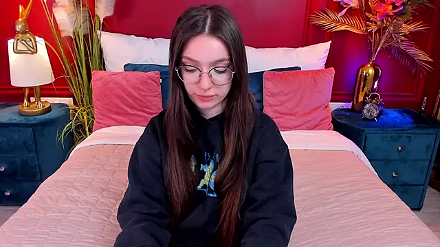 GiaCale live sex cam