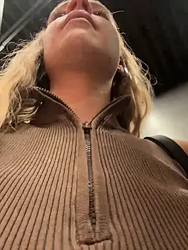 SashaCatt Live Webcam on Stripchat