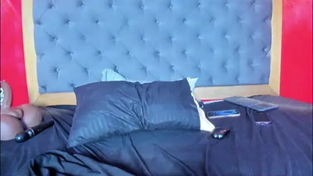 yayahilton - YayaHilton's free webcam - UK Sex Cams