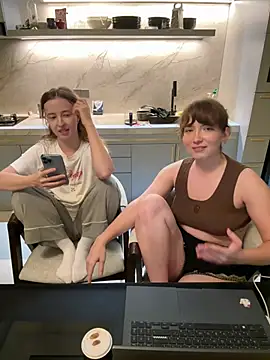 Nura_n_Sarah webcam