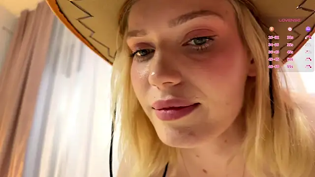 glaydsleveto (F young) - put nipple clamps on greedy moans