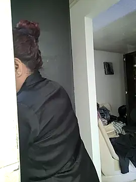 Scarlet_curly8a webcam