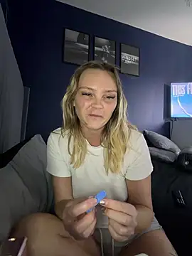 Webcam Model (Sky25x)  is live.Free join now!