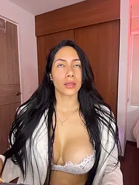 Webcam Model (ArianaReynoldss)  is live.Free join now!