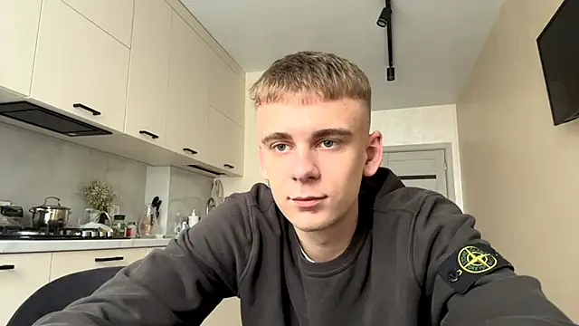 SoloFury Live Webcam on Stripchat