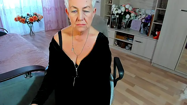 hotandmature (Ask my age) - chest-50. ass -100...naked . pussy -150