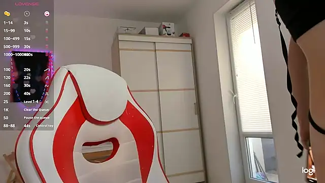 HotCarolineXO webcam