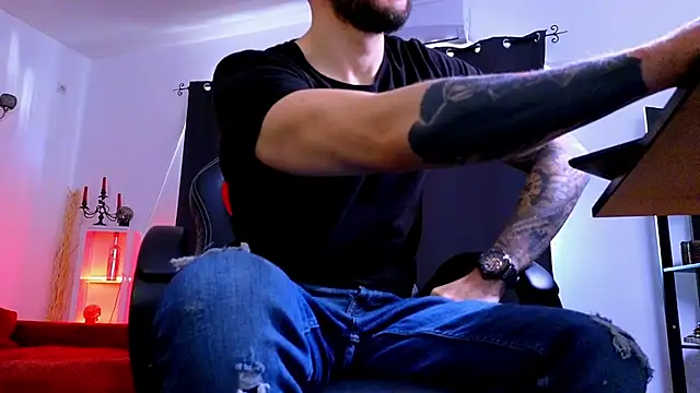 MightyAaron66 live sex cam