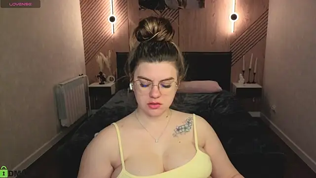 zoe_j0y webcam