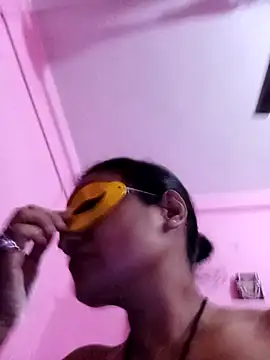 Webcam Model (Gullapi)  is live.Free join now!