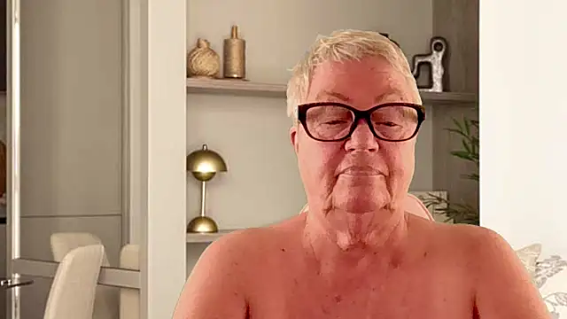 Mystery-Grandmother webcam