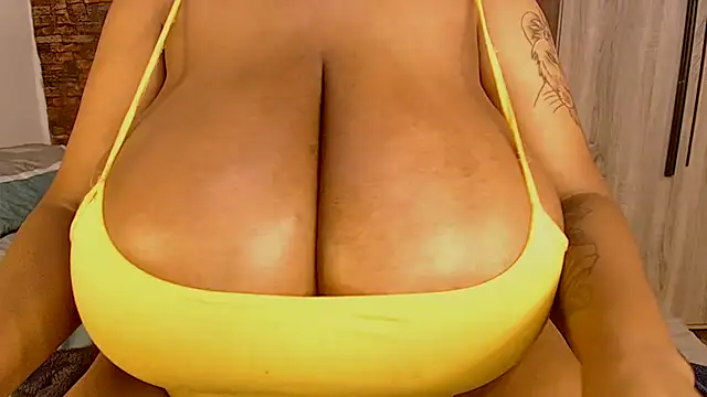 BigAssTitt webcam