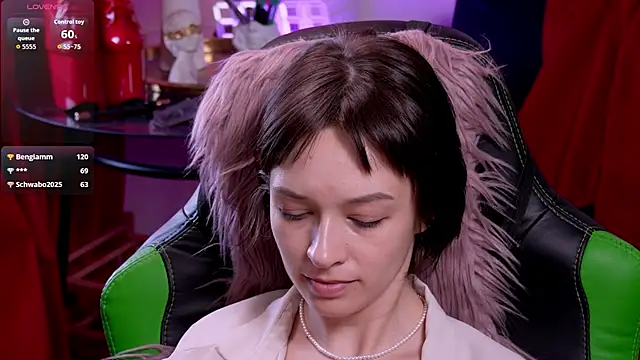 YourDarlingVivian webcam