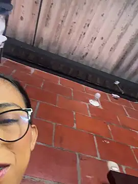 Emma__cumlovee webcam