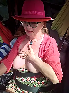 Webcam Model (Hot-Muci) is live