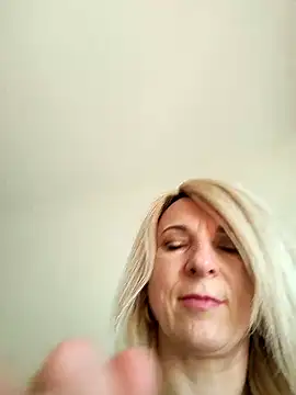 Webcam Model (AhlyssaLove1155)  is live.Free join now!