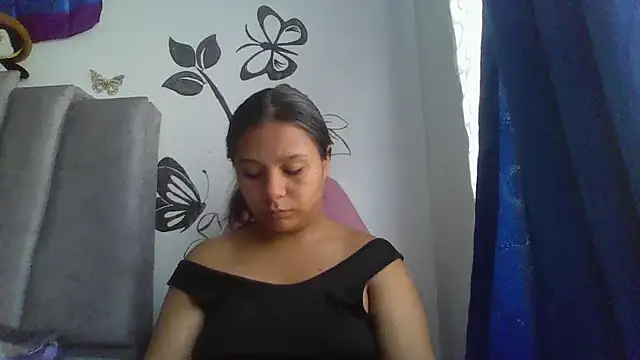 Charis_21 webcam