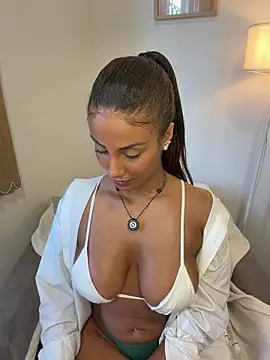 Brownfitbabyy Stripchat cam model