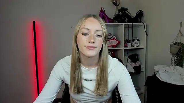 EvelynBlond webcam