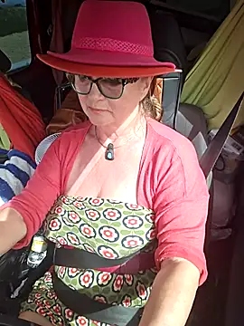 Webcam Model (Hot-Muci)  is live.Free join now!