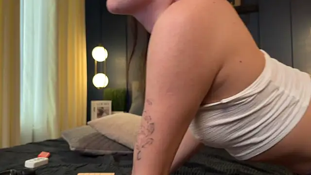 adrianochi (F young) - Play with my little pussy