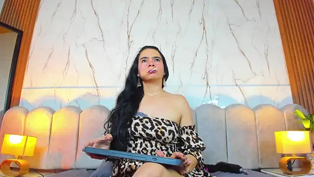 Samantha_Fiire webcam