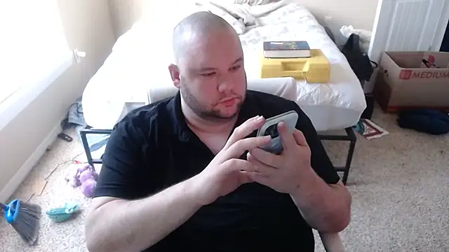 scottytopdog (Ask my age) - take shirt off