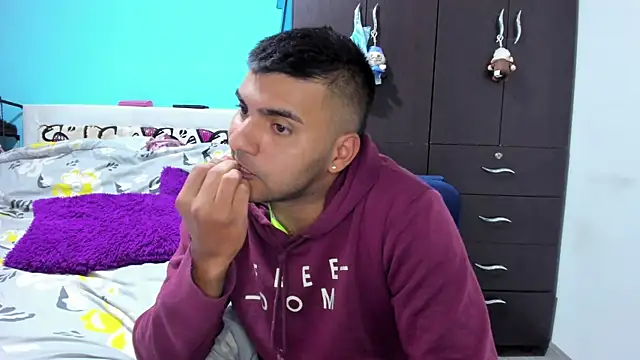 LazyandSniffer28 webcam