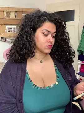 Curvydesifromgermany webcam