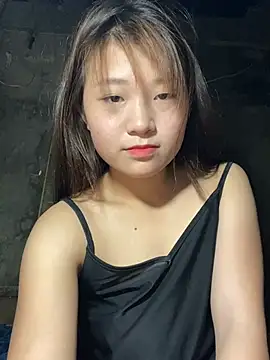 holee-laura Live Webcam on Stripchat