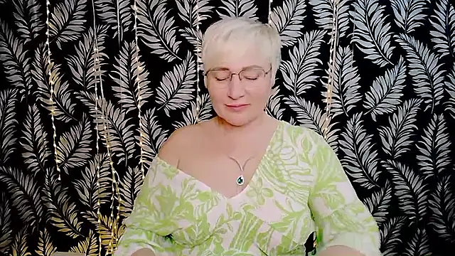 Olivia_playful webcam