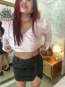 Webcam Model (MonicaMoret) is live