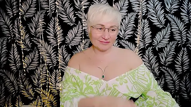 Olivia_playful webcam