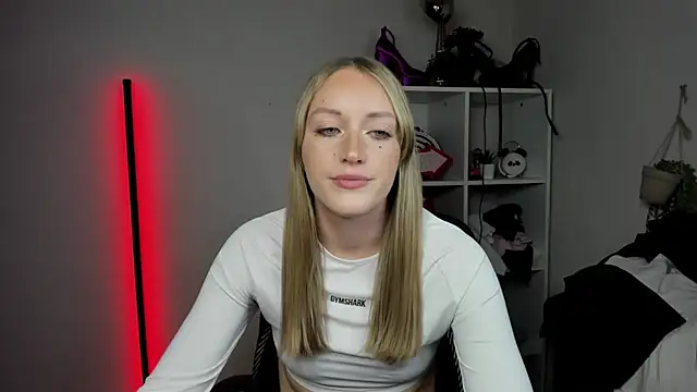 EvelynBlond webcam