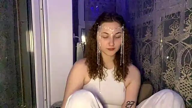 SophieNiktashu webcam