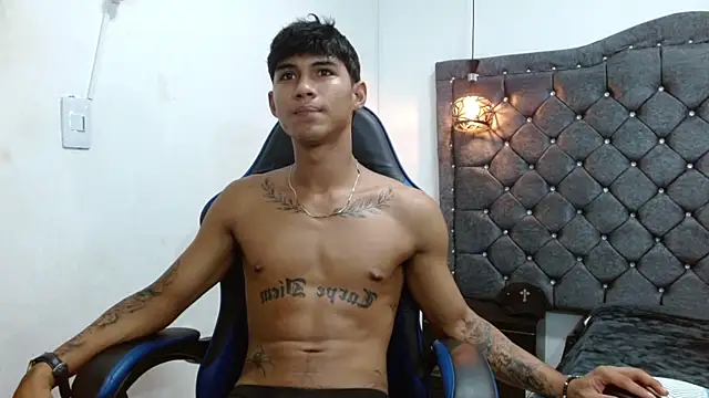 luka_big18 Live Webcam on Stripchat