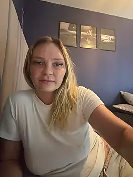 Webcam Model (Sky25x)  is live.Free join now!