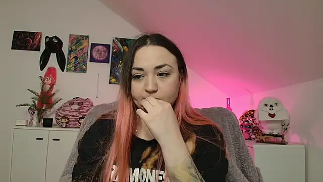 PinkHurricaneOfficial webcam