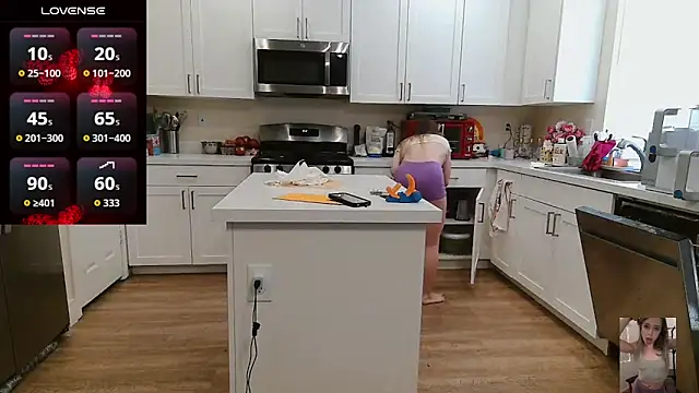 Blondiewithanass webcam