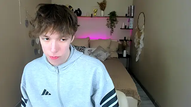 markbranston (M twink) - I am in boxers