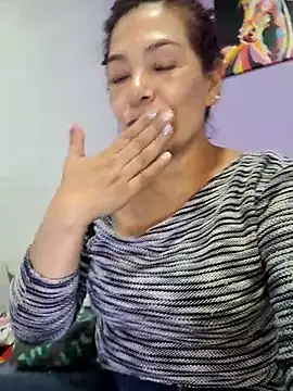 Scarlet_curly8a webcam