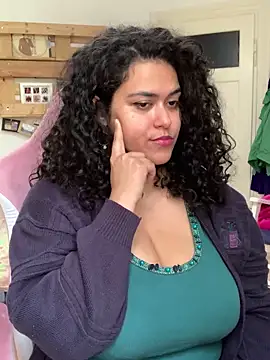 Curvydesifromgermany webcam