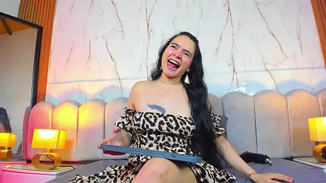 Samantha_Fiire webcam