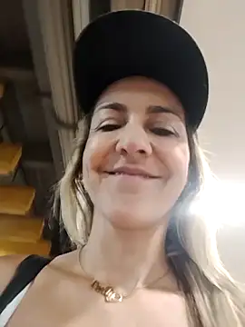 Webcam Model (Monita_Med) is live