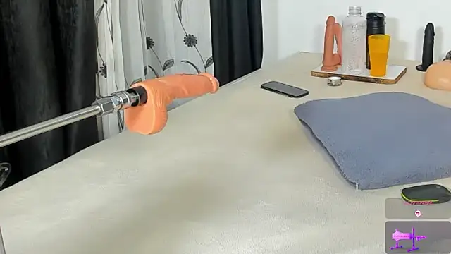 CREAMY_BUBBLEGUM webcam