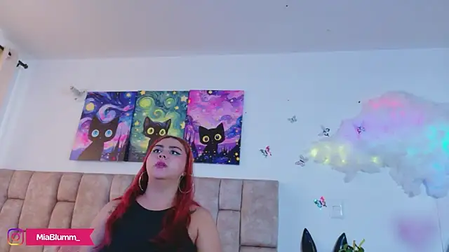 MiiaBlumm_ webcam